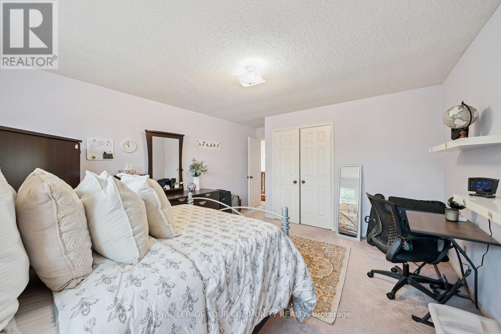 












194 CARRINGTON DRIVE

,
Richmond Hill,




Ontario
L4C7Z7

