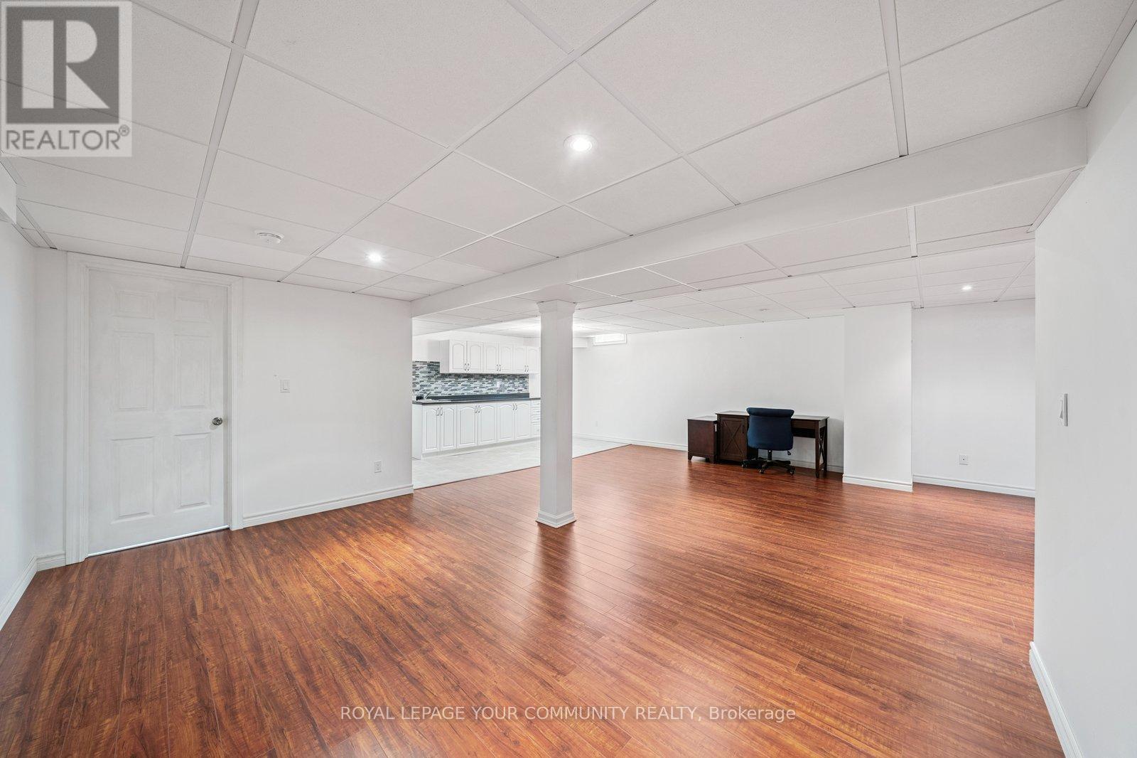












194 CARRINGTON DRIVE

,
Richmond Hill,




Ontario
L4C7Z7

