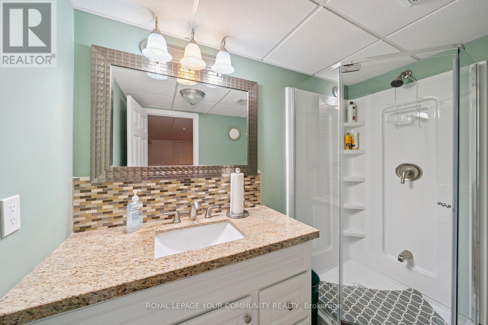












194 CARRINGTON DRIVE

,
Richmond Hill,




Ontario
L4C7Z7

