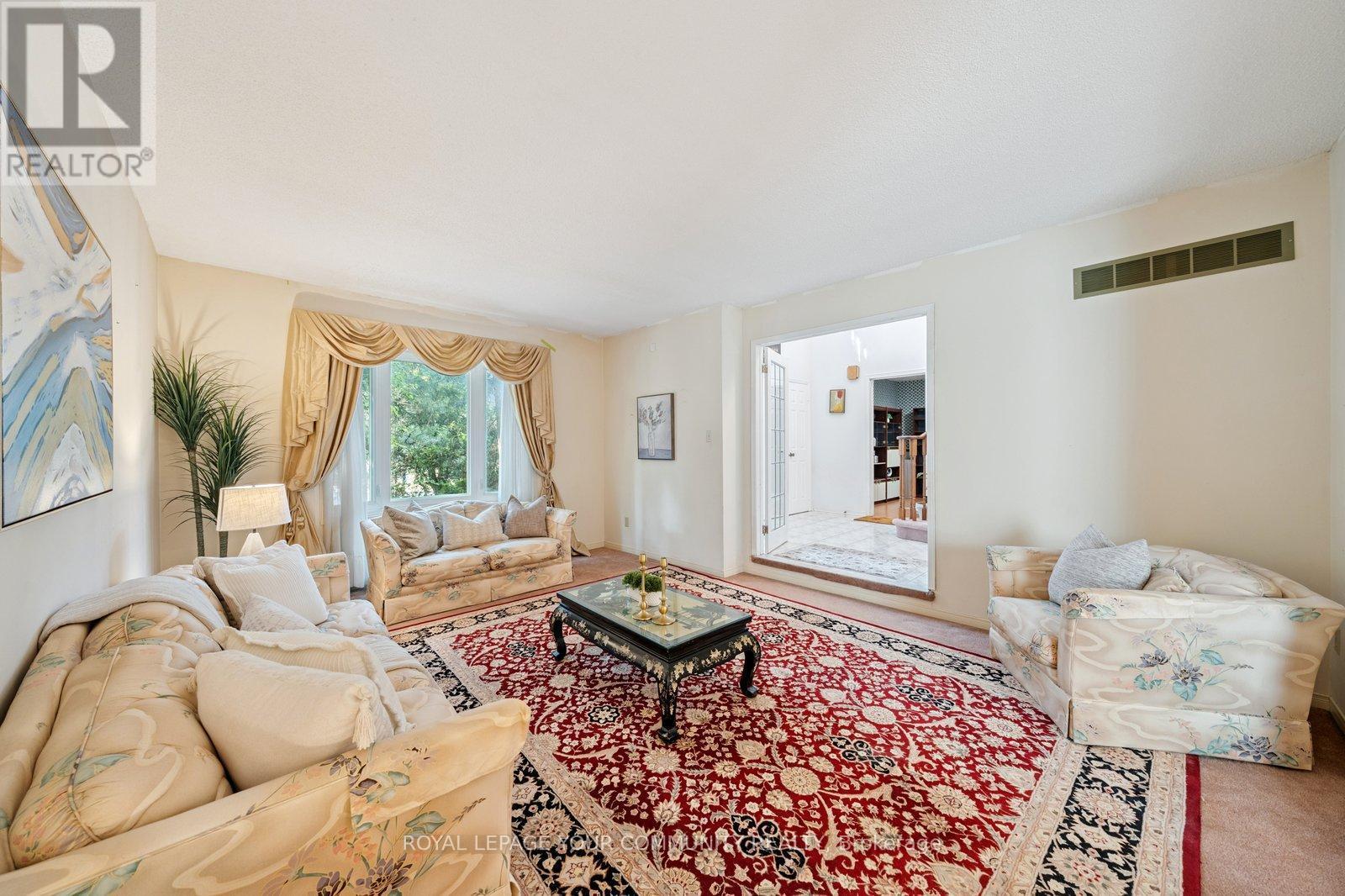 












194 CARRINGTON DRIVE

,
Richmond Hill,




Ontario
L4C7Z7

