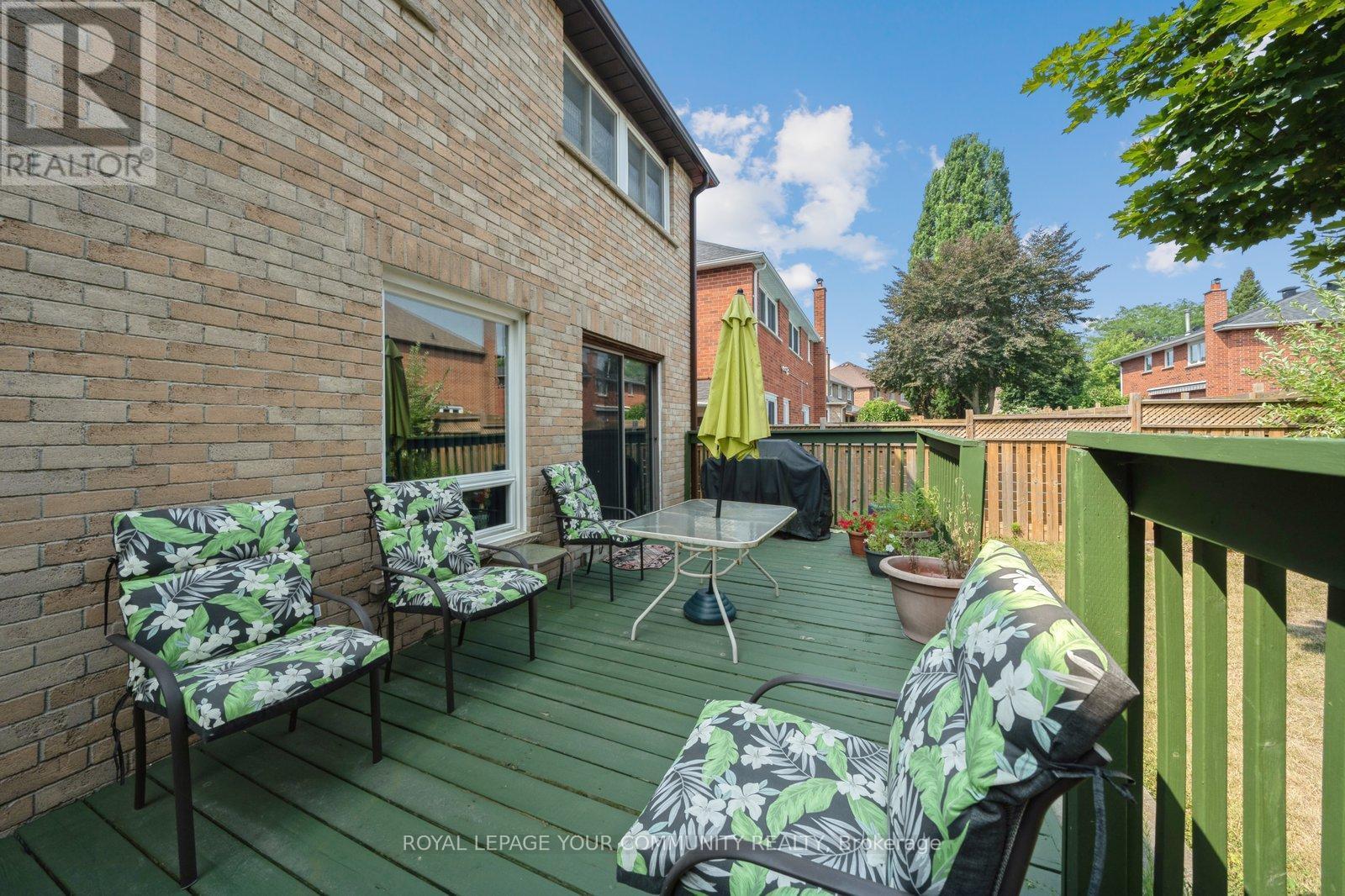 












194 CARRINGTON DRIVE

,
Richmond Hill,




Ontario
L4C7Z7

