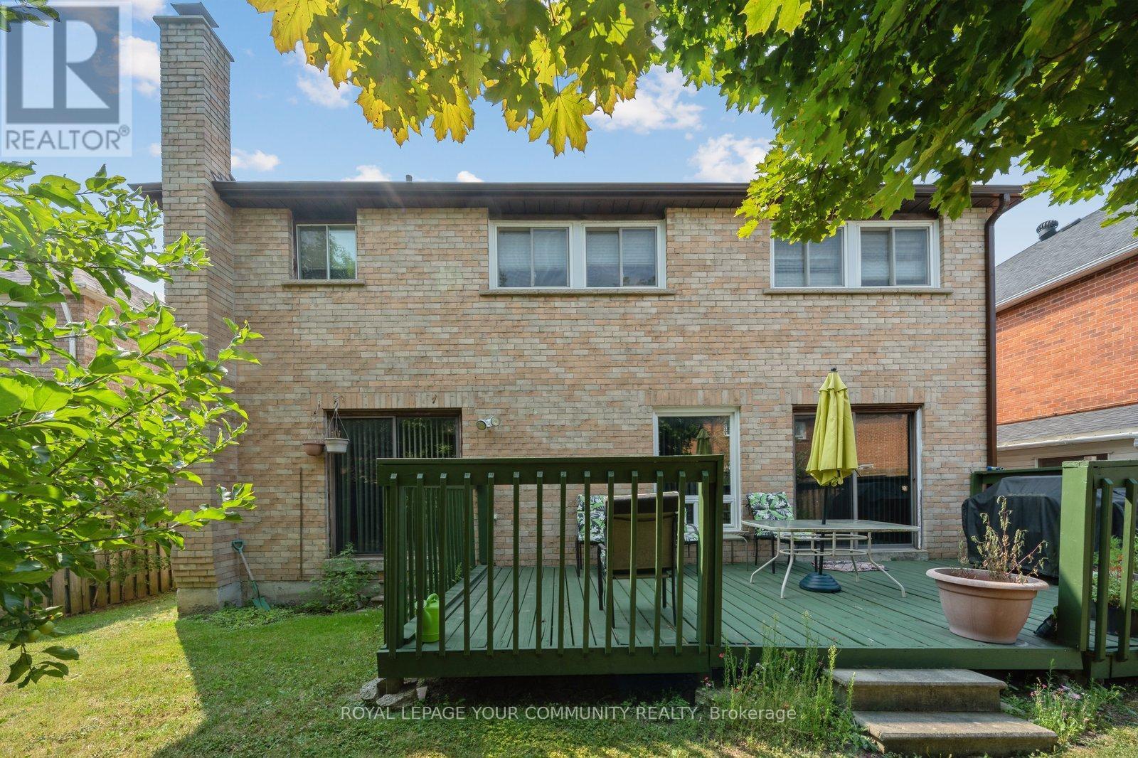 












194 CARRINGTON DRIVE

,
Richmond Hill,




Ontario
L4C7Z7


