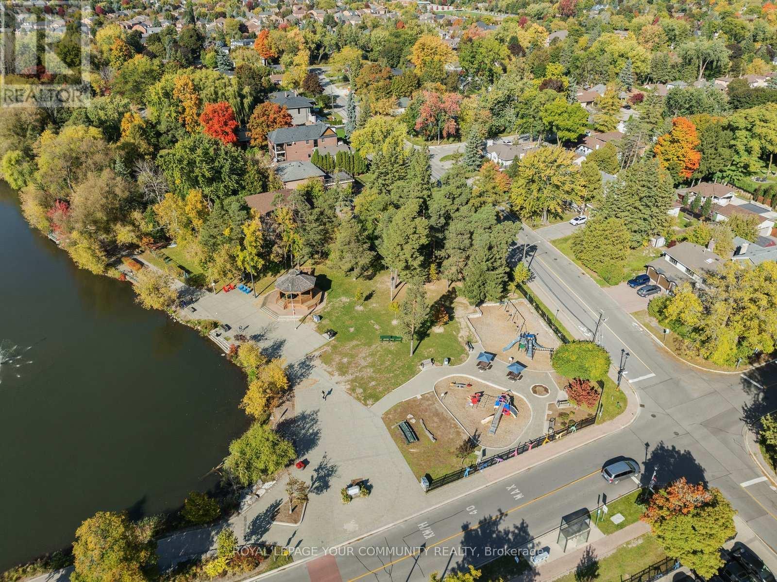












194 CARRINGTON DRIVE

,
Richmond Hill,




Ontario
L4C7Z7

