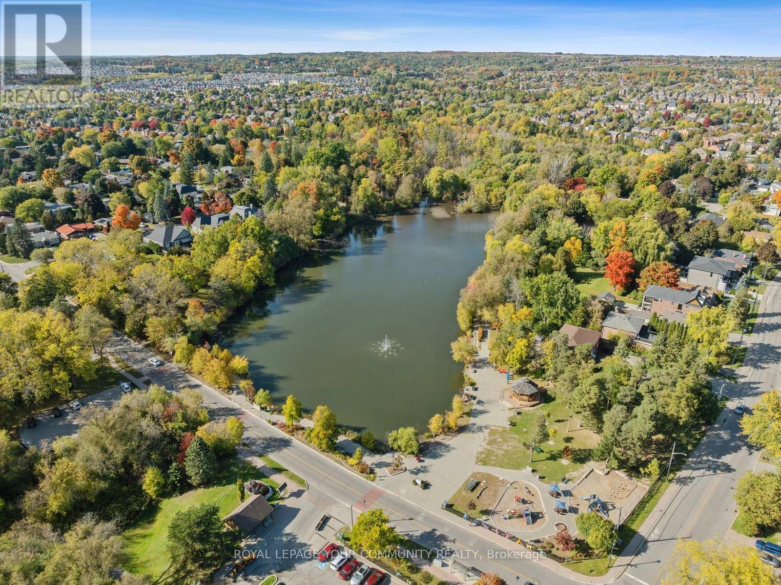 












194 CARRINGTON DRIVE

,
Richmond Hill,




Ontario
L4C7Z7

