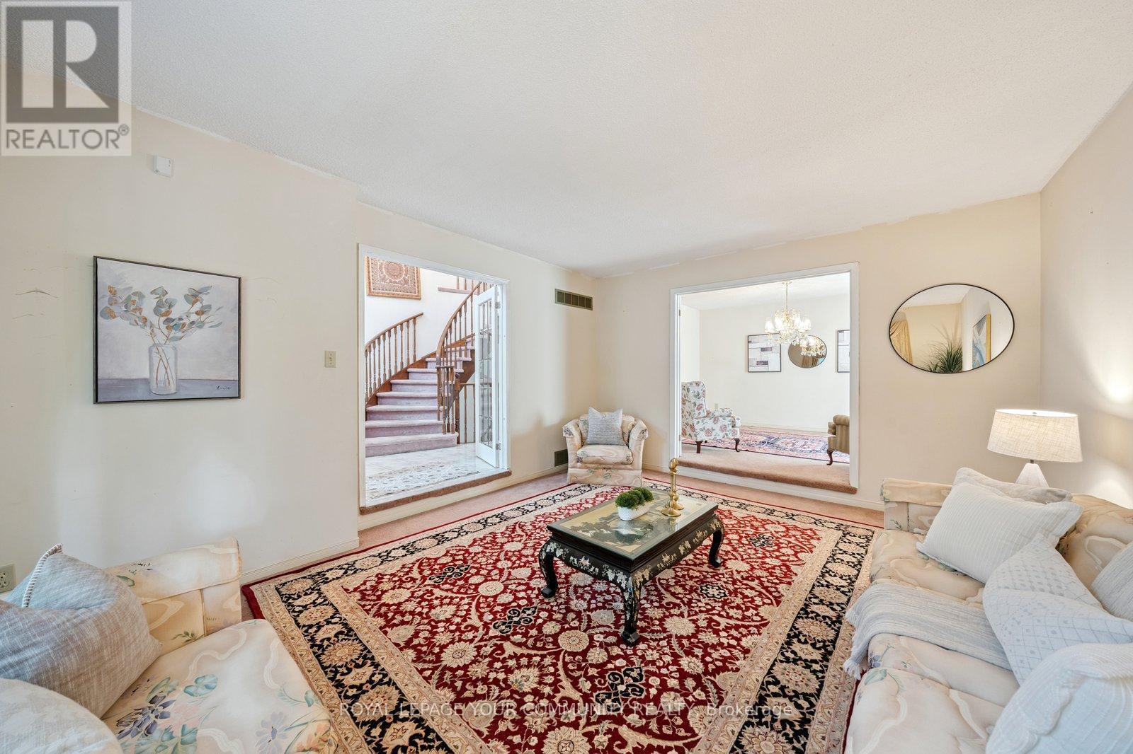 












194 CARRINGTON DRIVE

,
Richmond Hill,




Ontario
L4C7Z7

