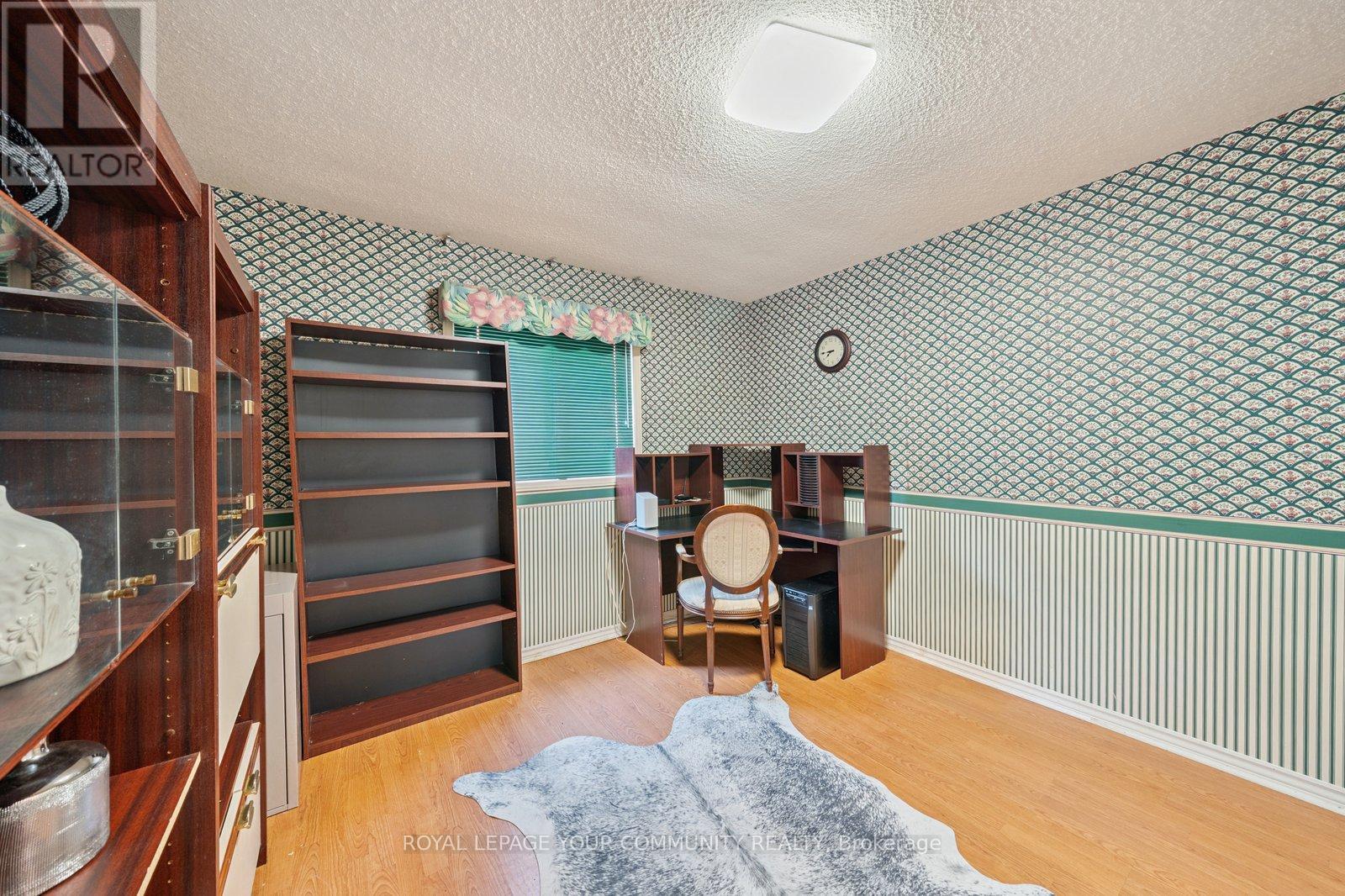 












194 CARRINGTON DRIVE

,
Richmond Hill,




Ontario
L4C7Z7

