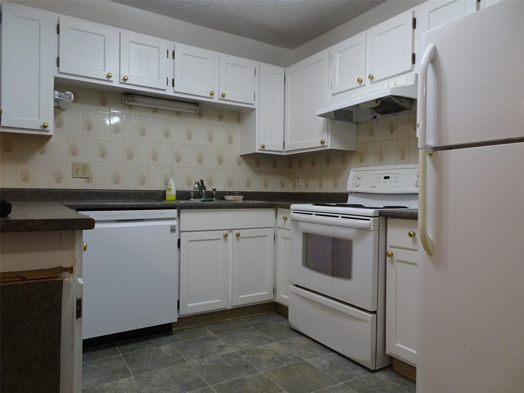 









290


Highway 33

, 113,
Kelowna,




BC
V1X 2A3

