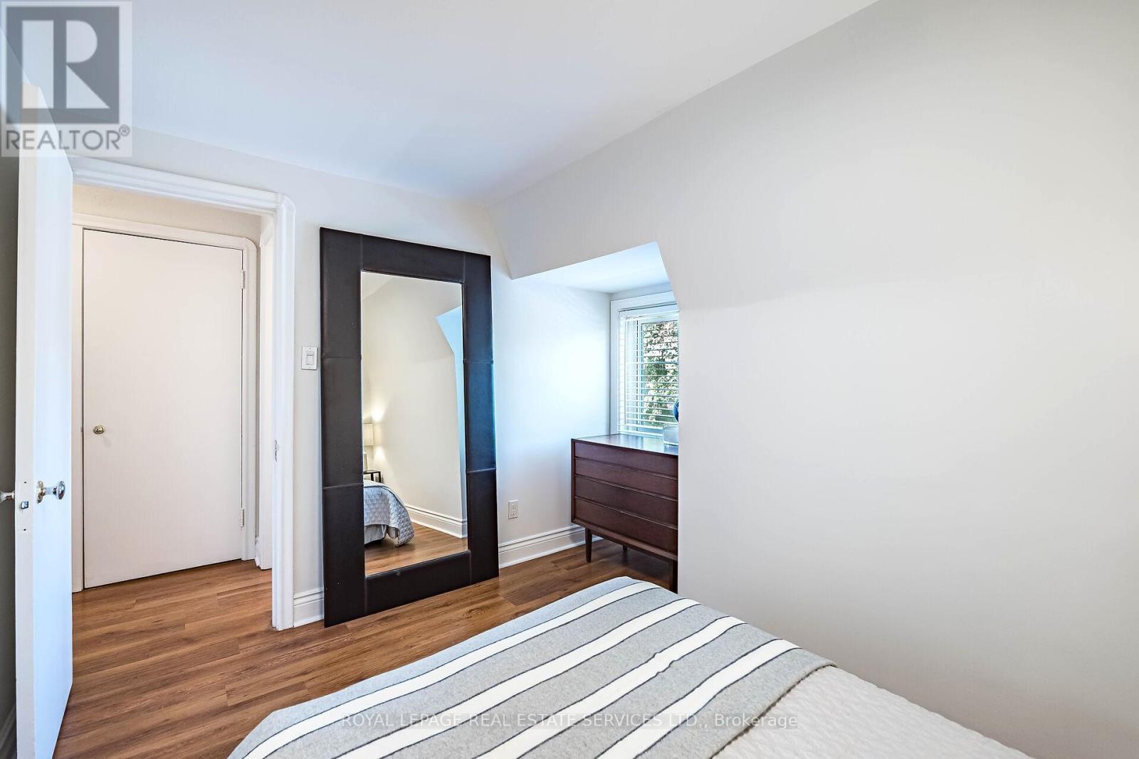 












54 SECOND STREET

,
Toronto,




Ontario
M8V2X3

