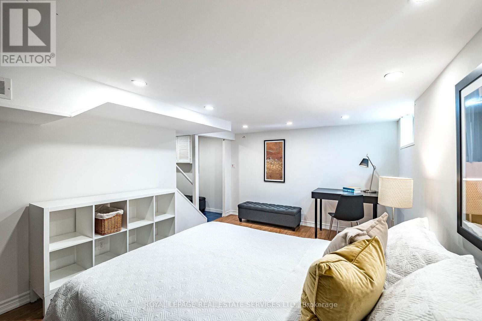 












54 SECOND STREET

,
Toronto,




Ontario
M8V2X3

