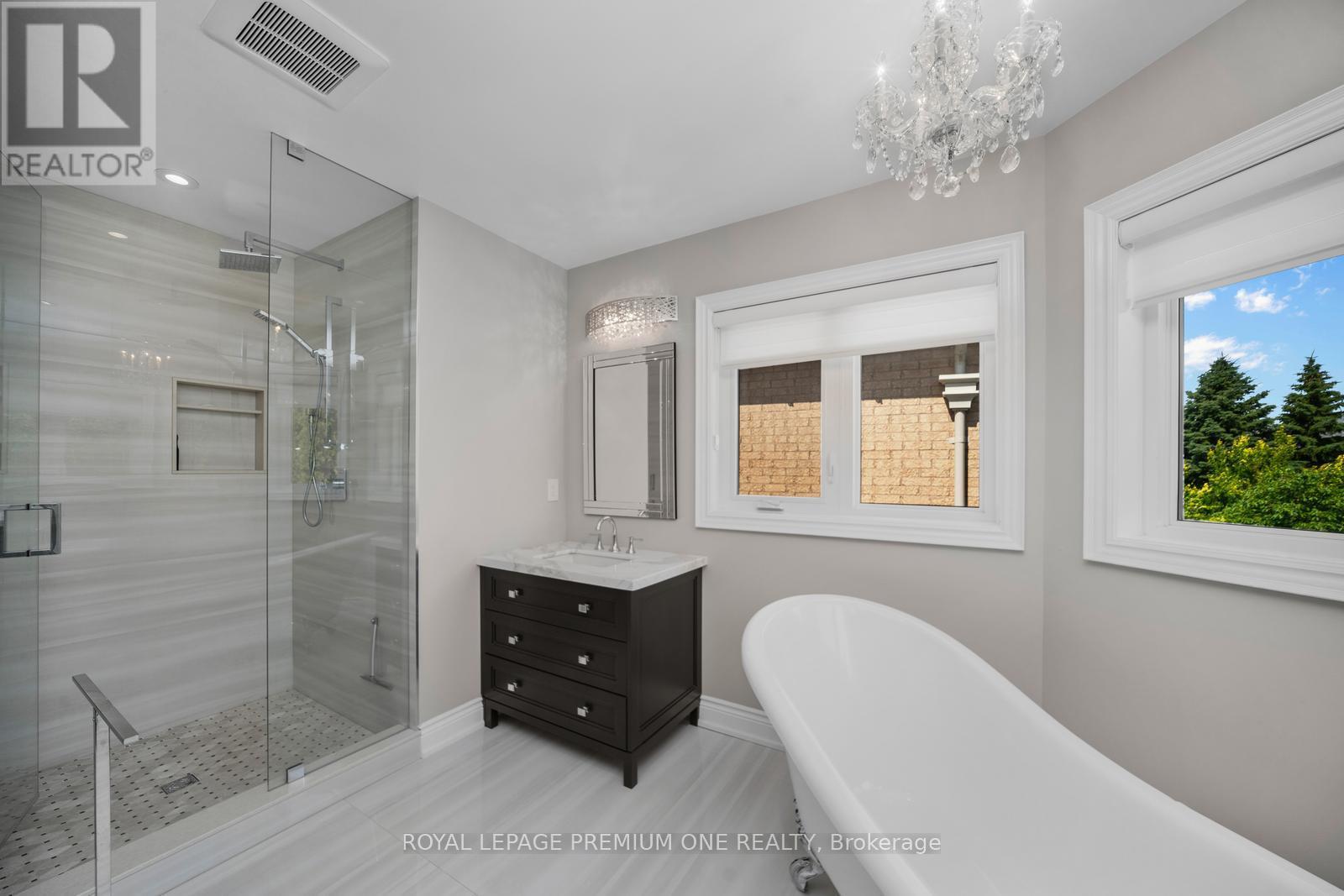 












28 JOHNSWOOD CRESCENT

,
Vaughan,




Ontario
L4H2K7

