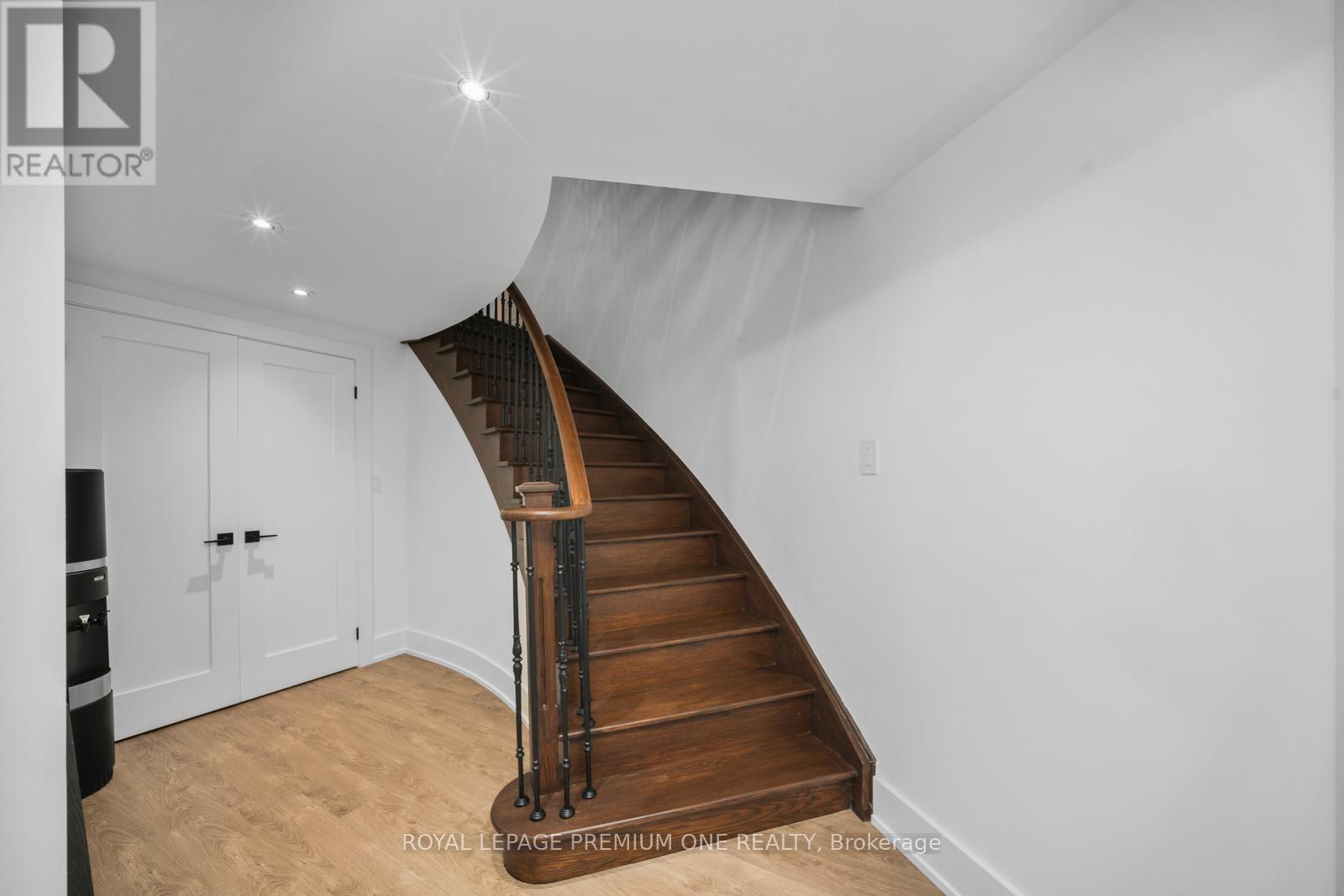 












28 JOHNSWOOD CRESCENT

,
Vaughan,




Ontario
L4H2K7

