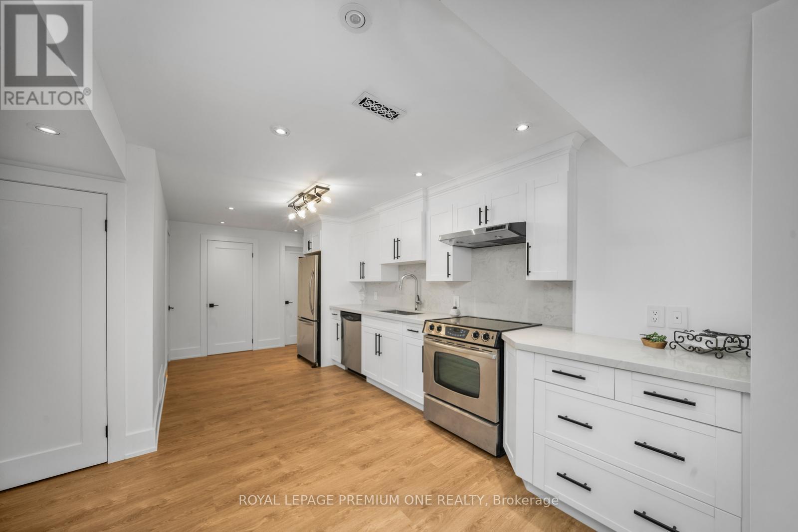 












28 JOHNSWOOD CRESCENT

,
Vaughan,




Ontario
L4H2K7

