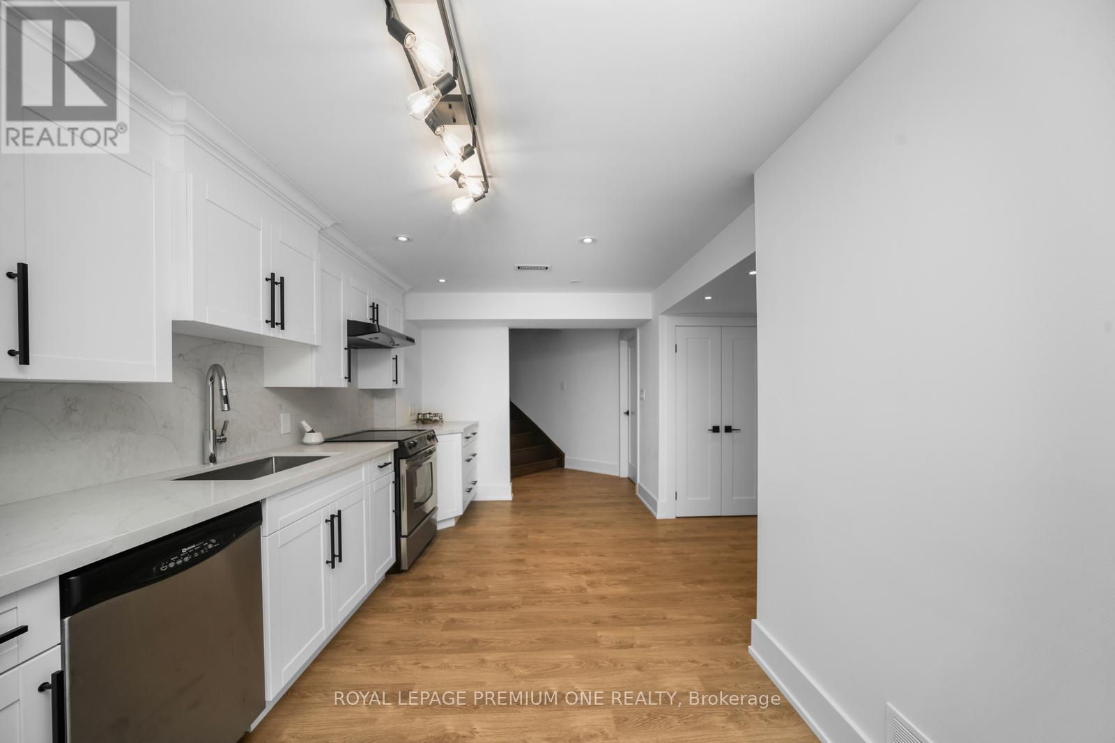 












28 JOHNSWOOD CRESCENT

,
Vaughan,




Ontario
L4H2K7

