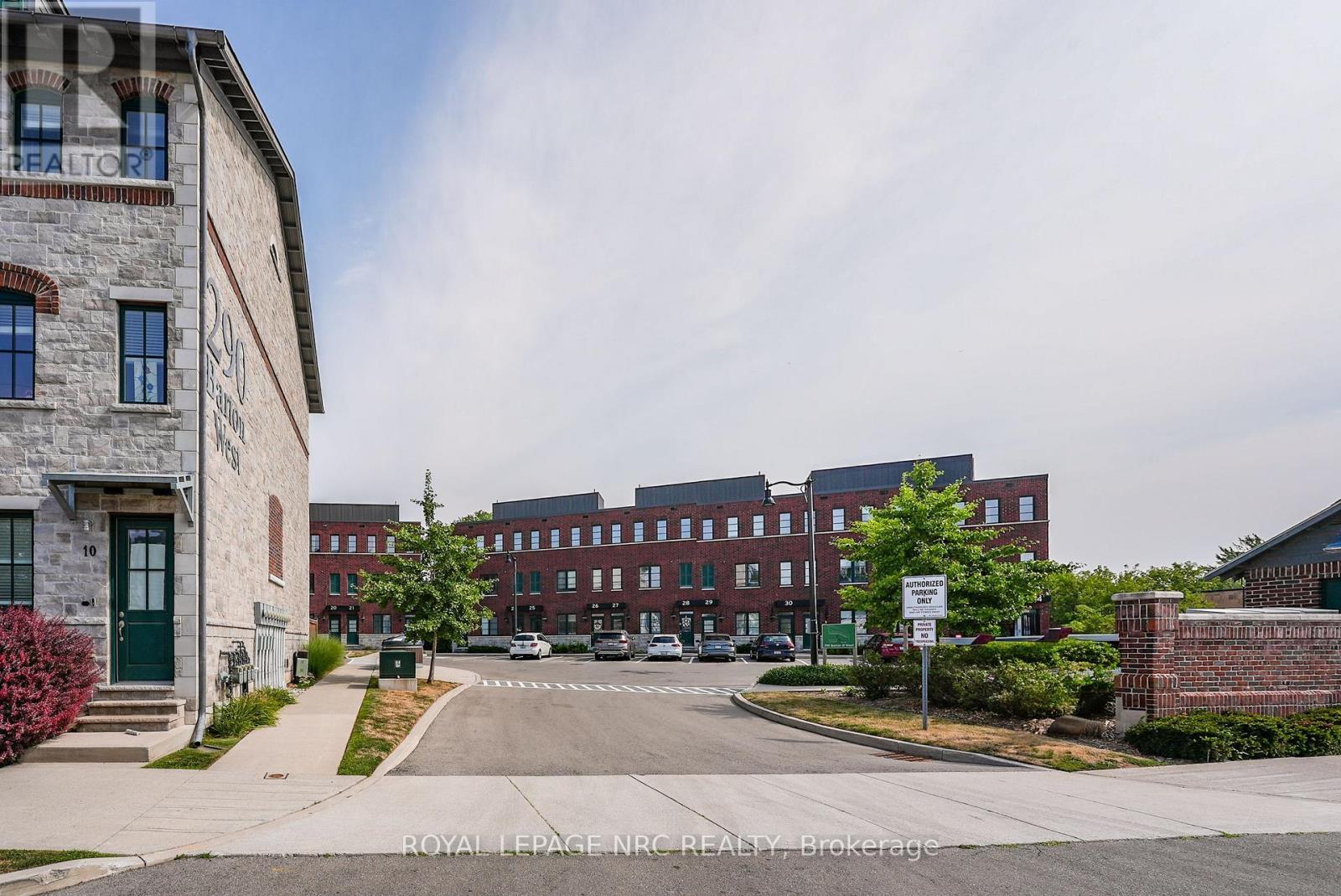 












30 - 290 BARTON STREET W

,
Hamilton (Strathcona),




Ontario
L8R3P3

