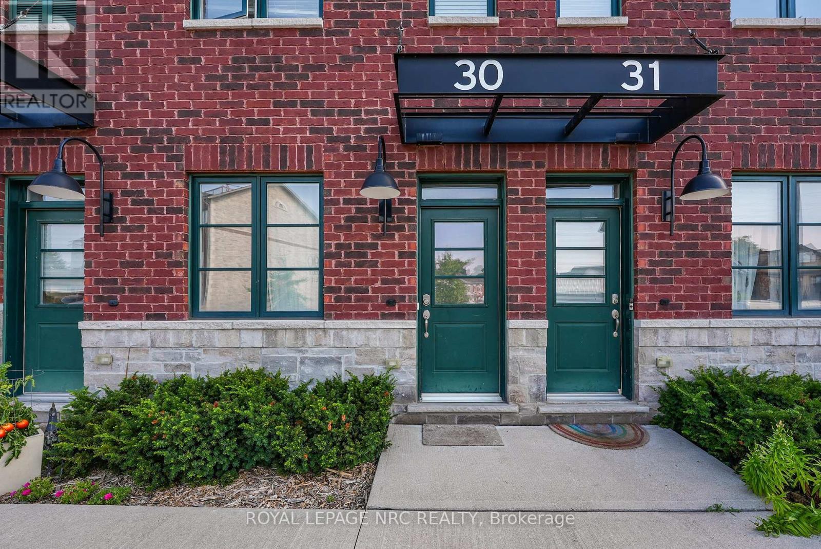 












30 - 290 BARTON STREET W

,
Hamilton (Strathcona),




Ontario
L8R3P3

