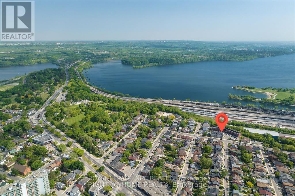 












30 - 290 BARTON STREET W

,
Hamilton (Strathcona),




Ontario
L8R3P3

