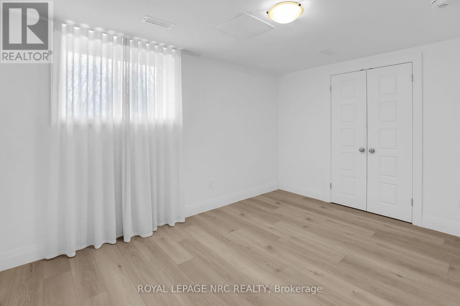 












30 - 290 BARTON STREET W

,
Hamilton (Strathcona),




Ontario
L8R3P3

