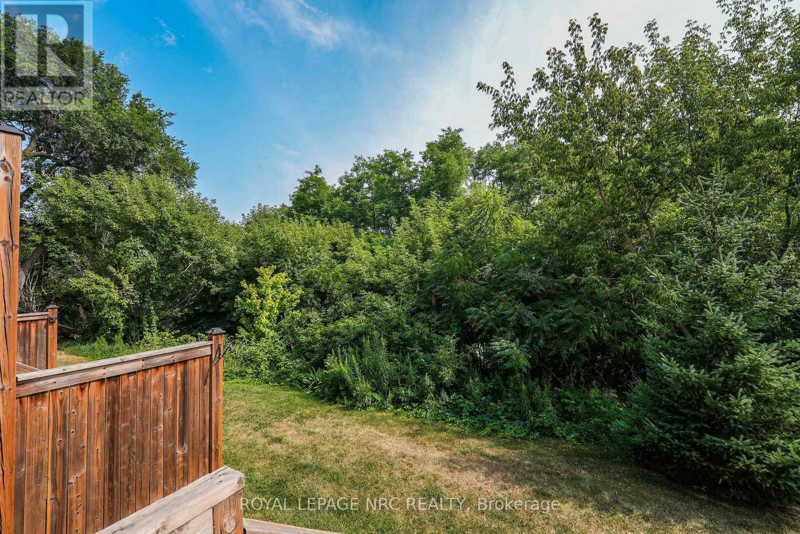 












30 - 290 BARTON STREET W

,
Hamilton (Strathcona),




Ontario
L8R3P3


