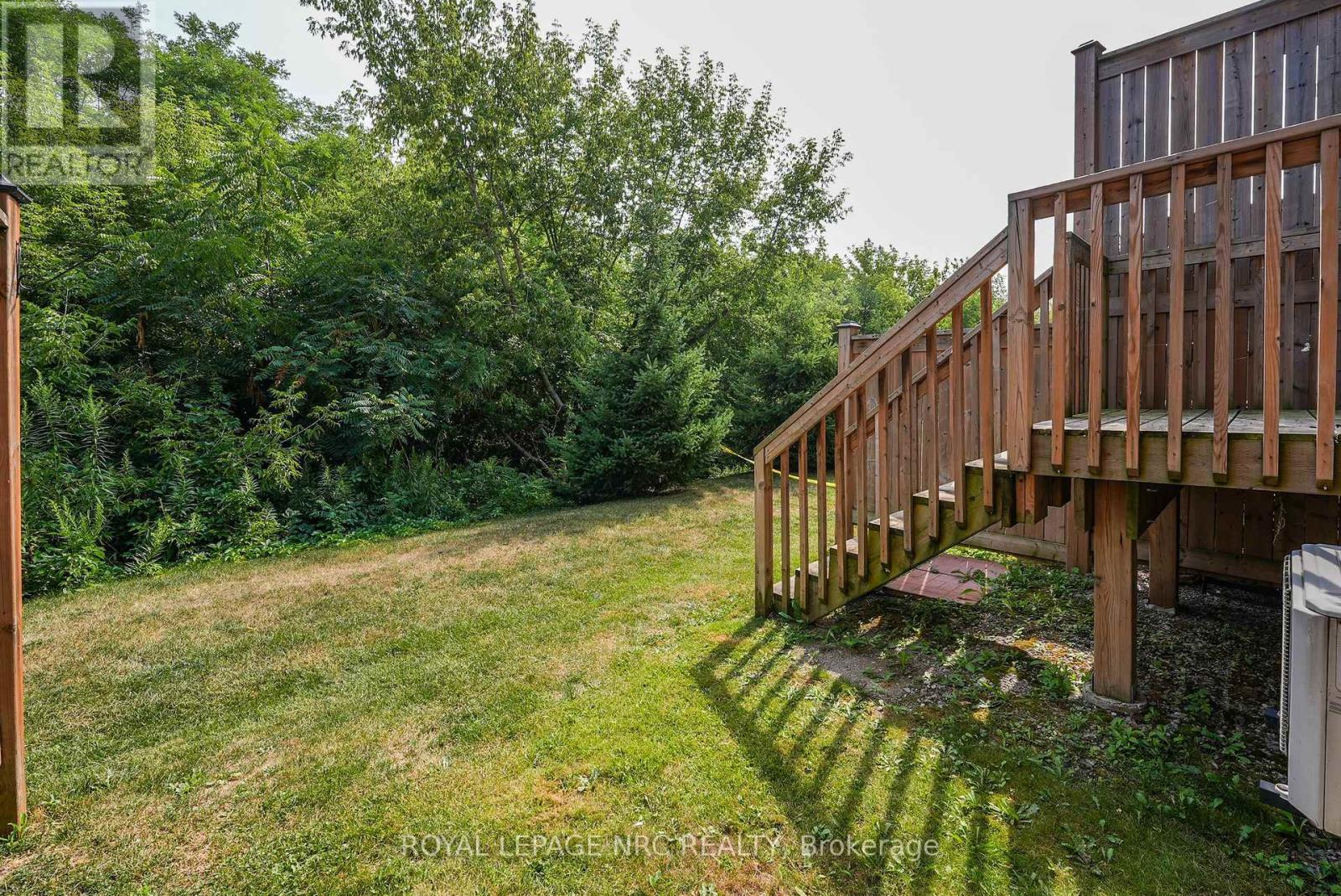 












30 - 290 BARTON STREET W

,
Hamilton (Strathcona),




Ontario
L8R3P3


