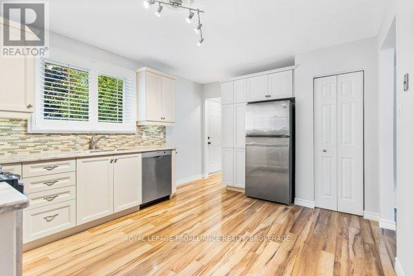 












409 REGENT STREET

,
Kingston (Kingston East (Incl Barret Crt)),




Ontario
K7K5P8

