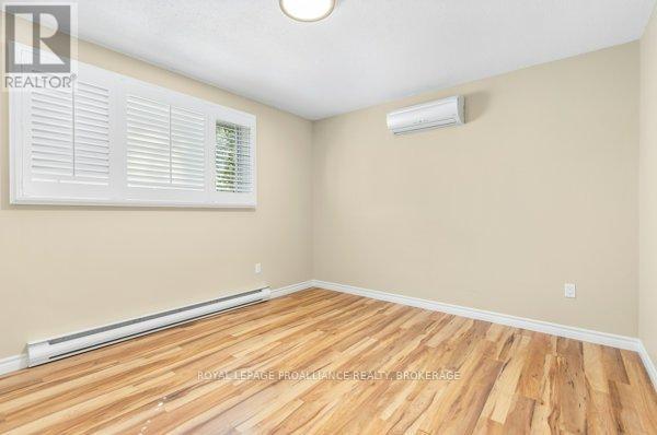 












409 REGENT STREET

,
Kingston (Kingston East (Incl Barret Crt)),




Ontario
K7K5P8

