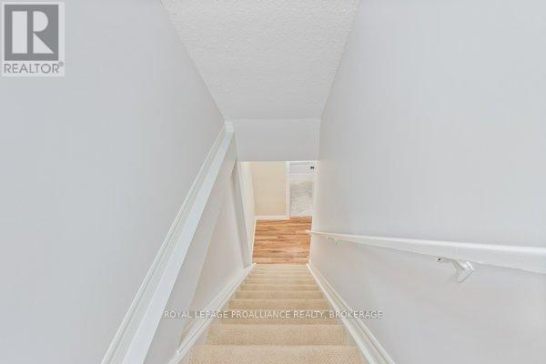 












409 REGENT STREET

,
Kingston (Kingston East (Incl Barret Crt)),




Ontario
K7K5P8

