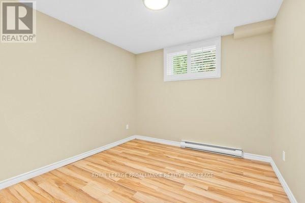 












409 REGENT STREET

,
Kingston (Kingston East (Incl Barret Crt)),




Ontario
K7K5P8

