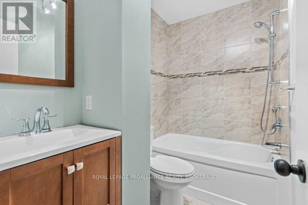 












409 REGENT STREET

,
Kingston (Kingston East (Incl Barret Crt)),




Ontario
K7K5P8

