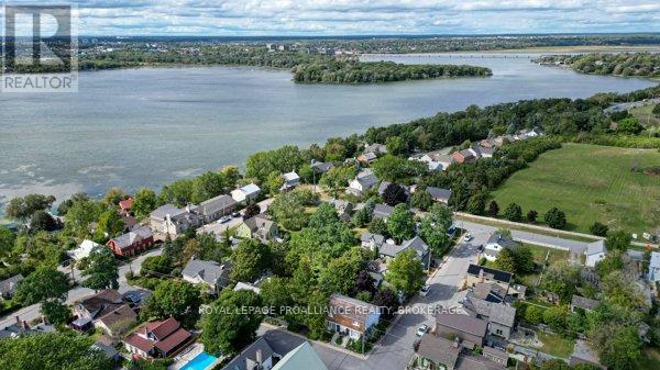 












409 REGENT STREET

,
Kingston (Kingston East (Incl Barret Crt)),




Ontario
K7K5P8


