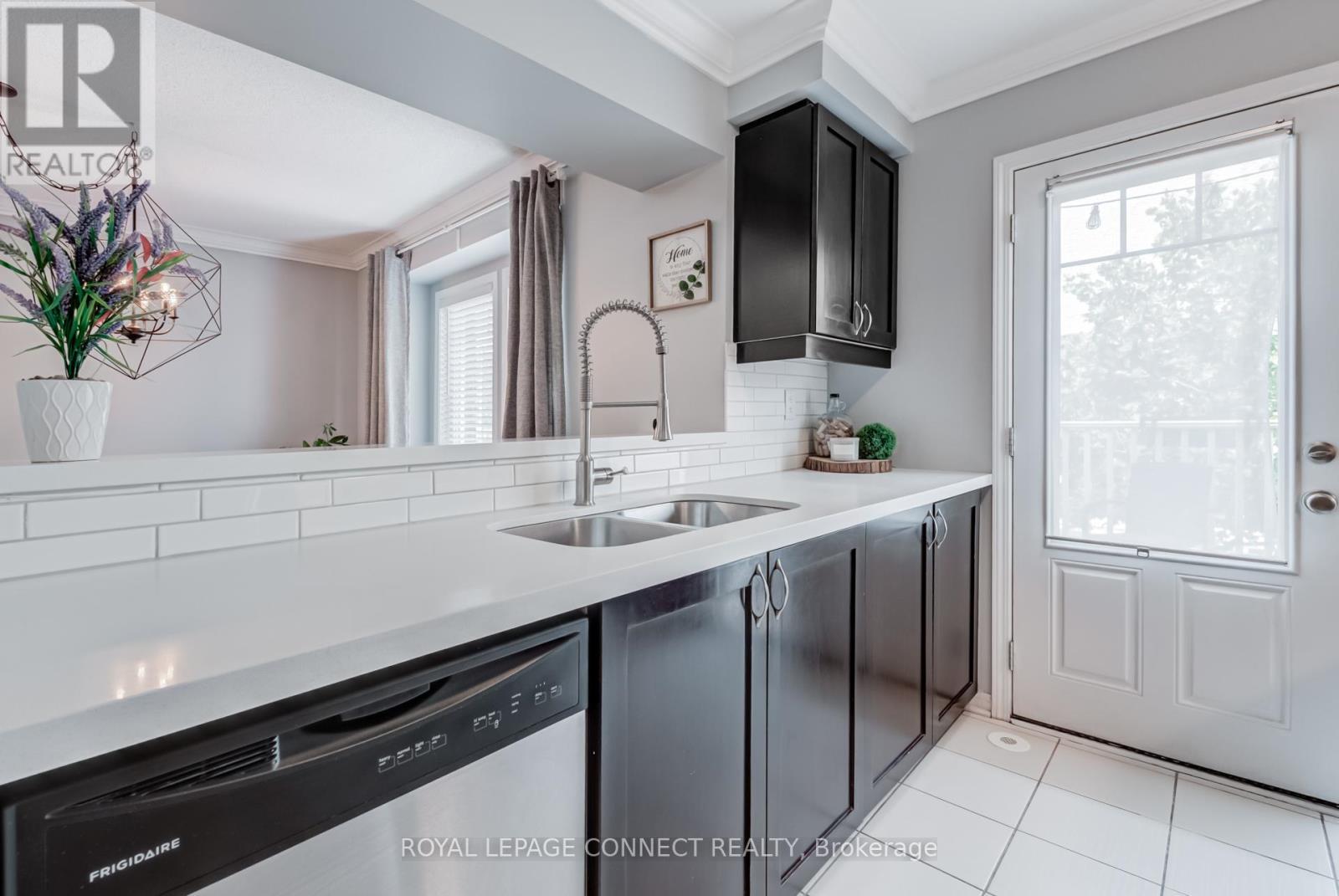 












223 WOODLEY CRESCENT

,
Milton,




Ontario
L9T8C4


