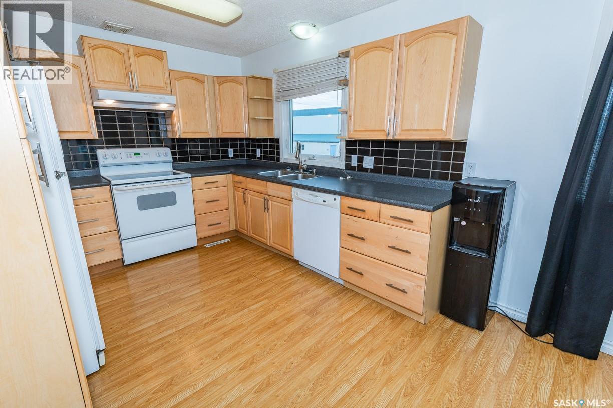 












218 Bosworth STREET

,
Kerrobert,




Saskatchewan
S0L1R0

