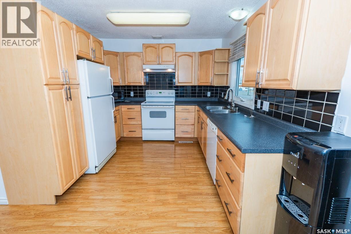 












218 Bosworth STREET

,
Kerrobert,




Saskatchewan
S0L1R0

