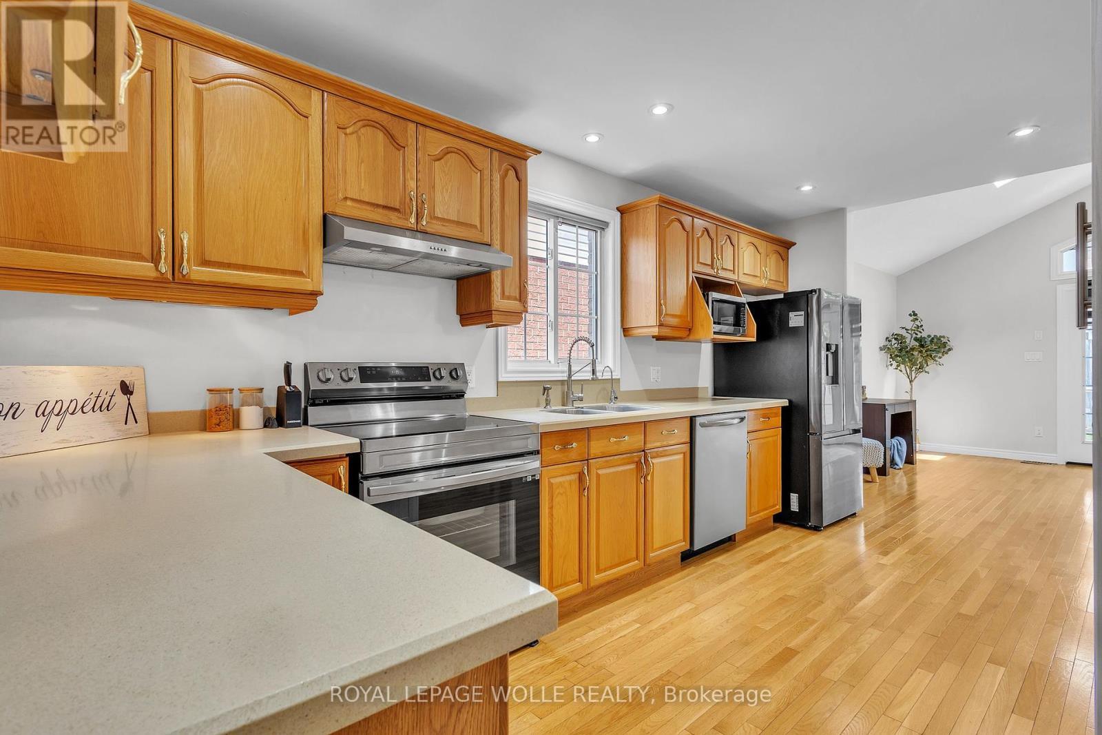 












50 INGE COURT

,
Kitchener,




Ontario
N2K3V7

