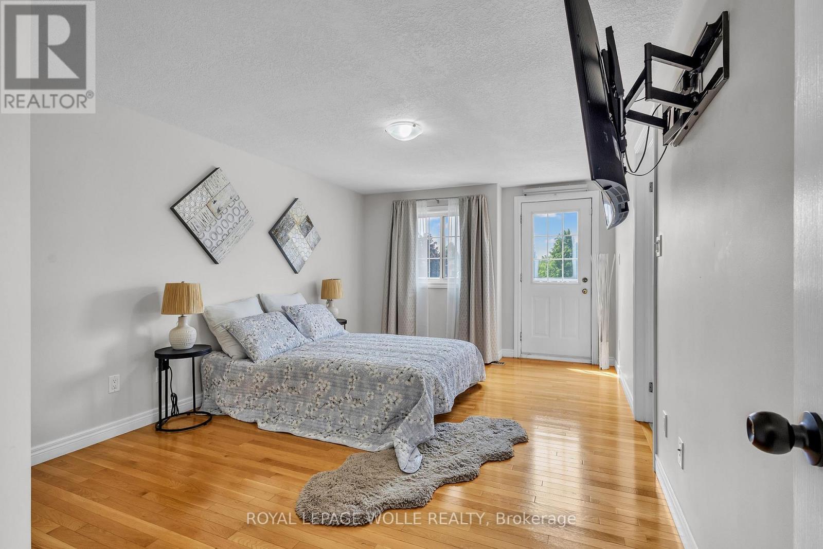 












50 INGE COURT

,
Kitchener,




Ontario
N2K3V7

