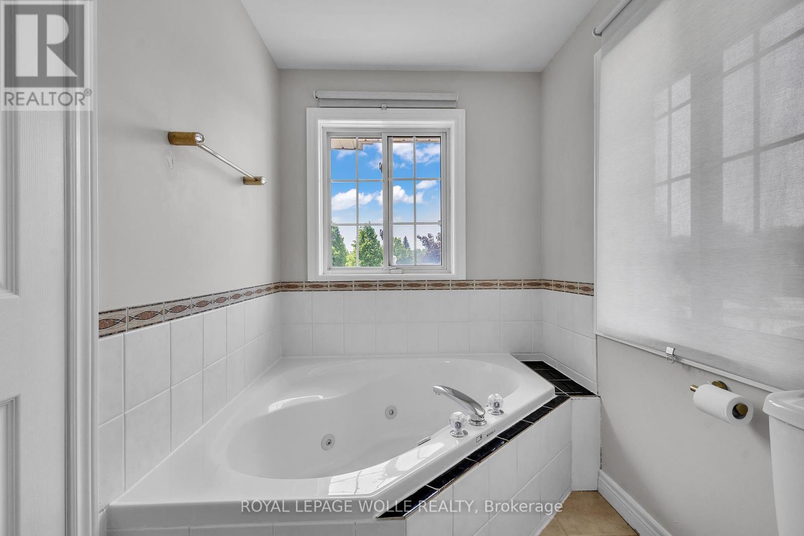 












50 INGE COURT

,
Kitchener,




Ontario
N2K3V7

