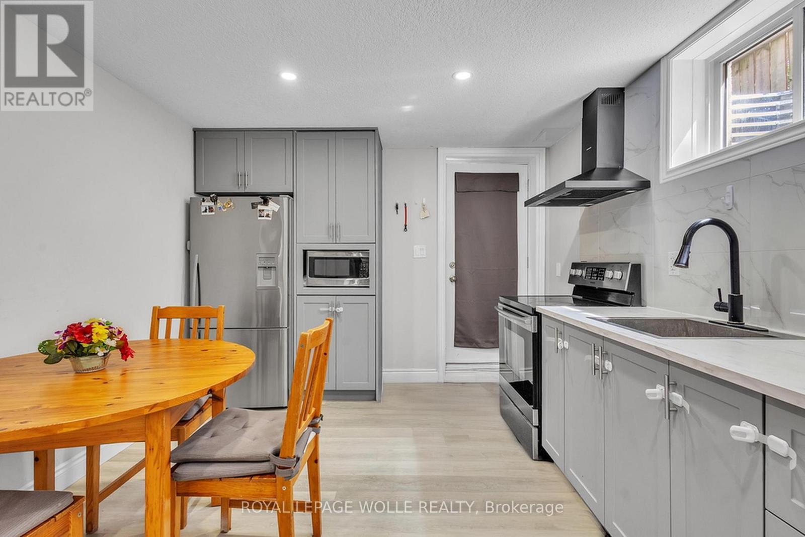 












50 INGE COURT

,
Kitchener,




Ontario
N2K3V7

