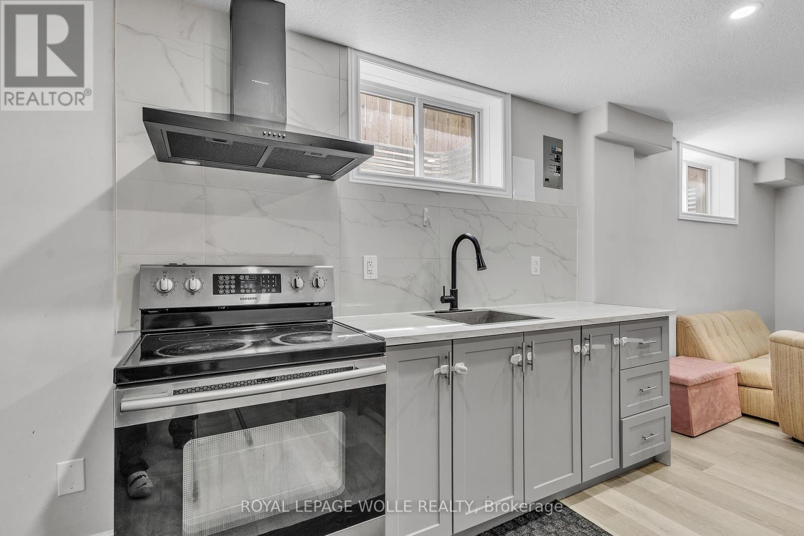 












50 INGE COURT

,
Kitchener,




Ontario
N2K3V7


