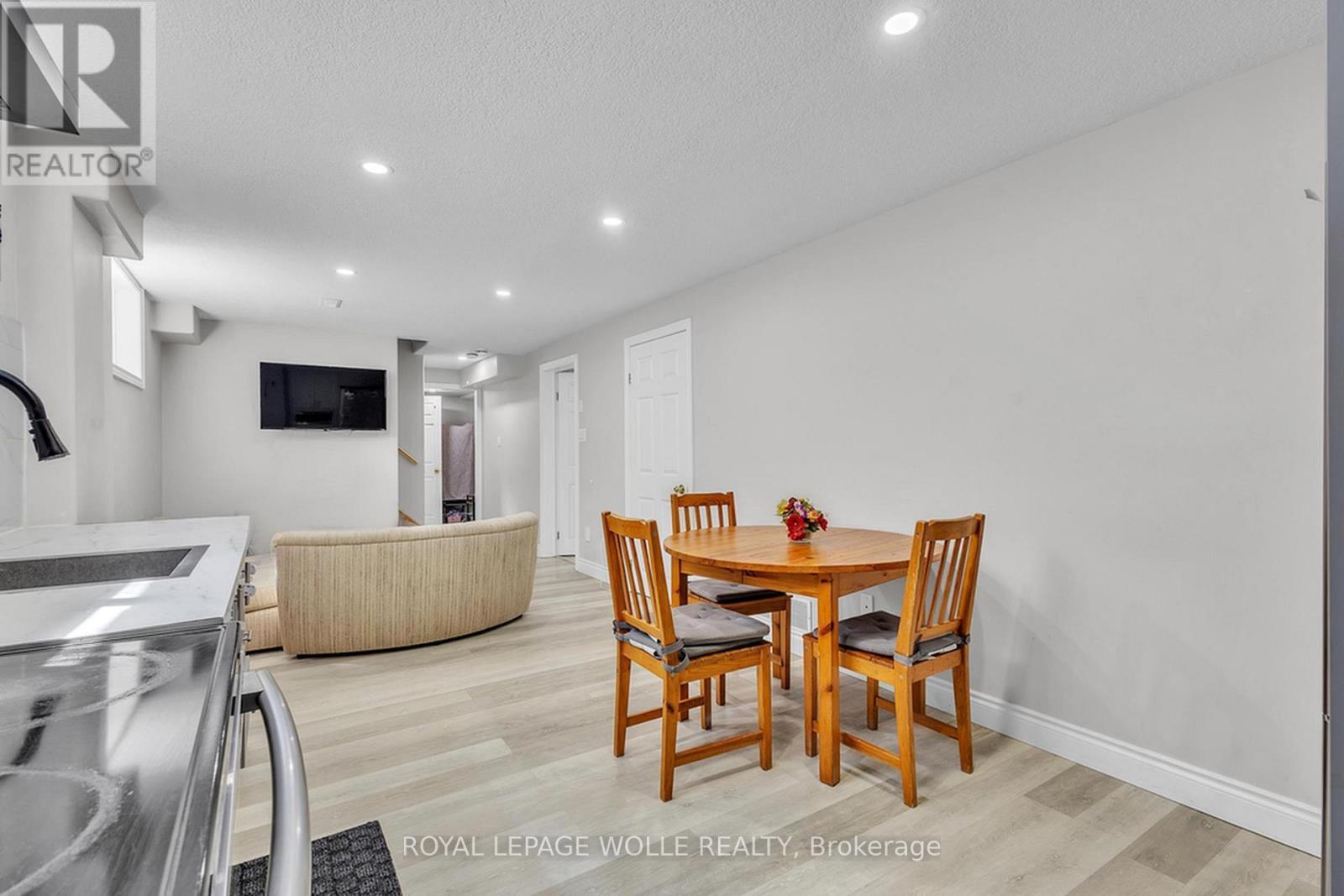 












50 INGE COURT

,
Kitchener,




Ontario
N2K3V7

