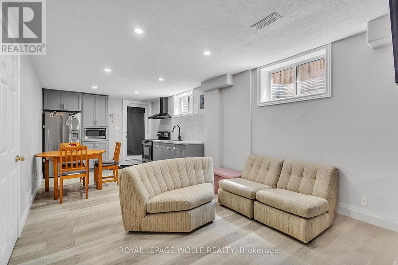 












50 INGE COURT

,
Kitchener,




Ontario
N2K3V7

