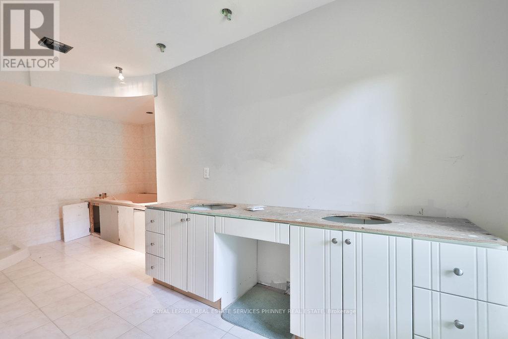 












1340 CONTOUR DRIVE

,
Mississauga,




Ontario
L5H1B2

