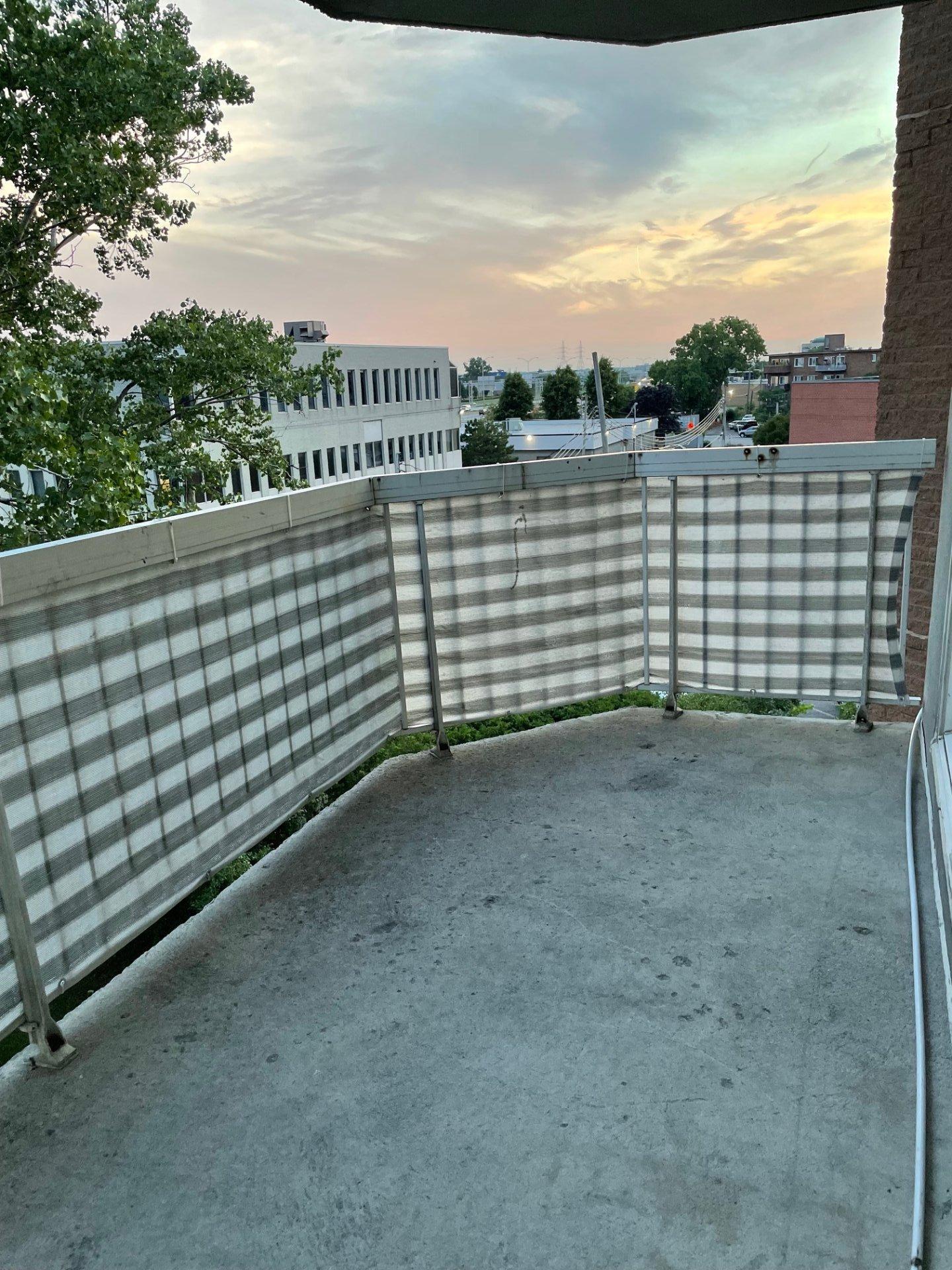 









2330


Rue Ward

,
Montréal (Saint-Laurent),




QC
H4M2V6

