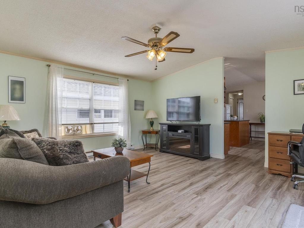 












63 That Street

,
Porters Lake,




NS
B3E 1H3

