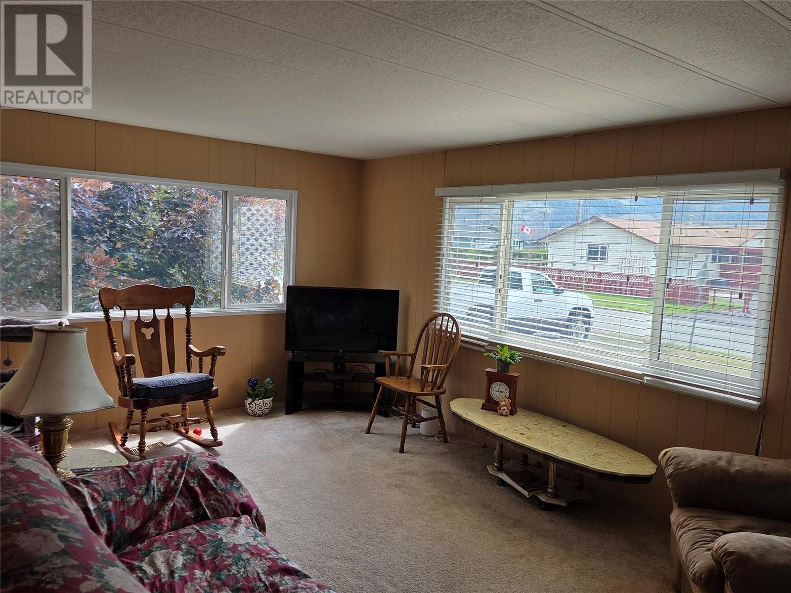 












405 Vandelinde Drive

,
Keremeos,




British Columbia
V0X1N2

