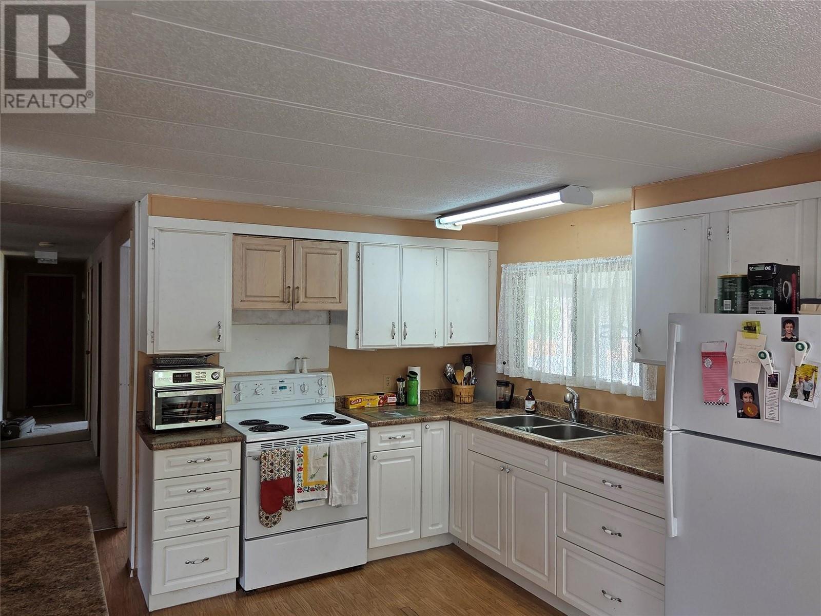 












405 Vandelinde Drive

,
Keremeos,




British Columbia
V0X1N2

