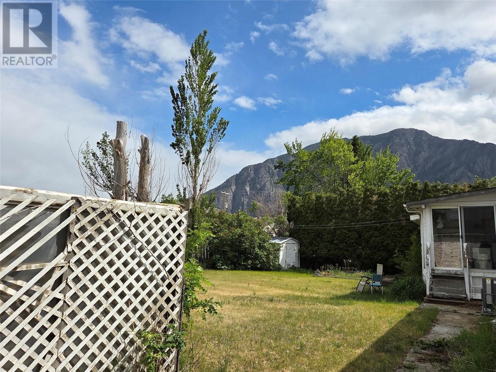 












405 Vandelinde Drive

,
Keremeos,




British Columbia
V0X1N2

