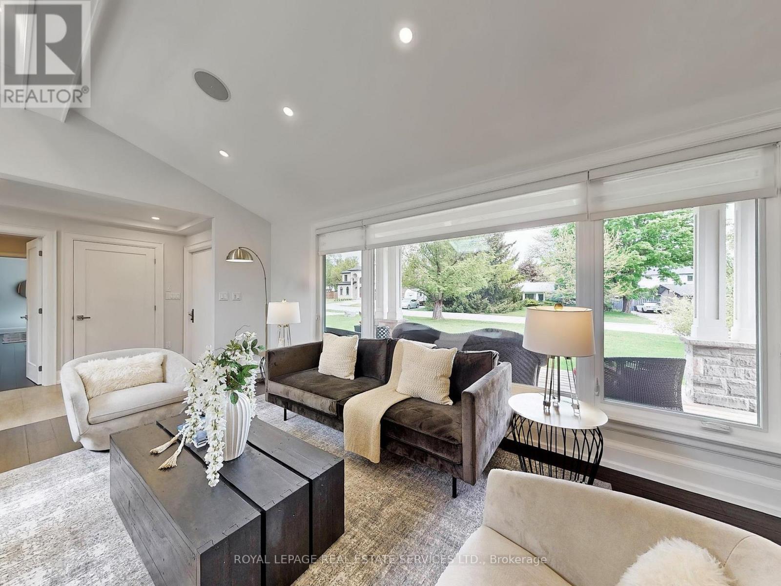 












1072 BOMORDA DRIVE

,
Oakville,




Ontario
L6H1Y2

