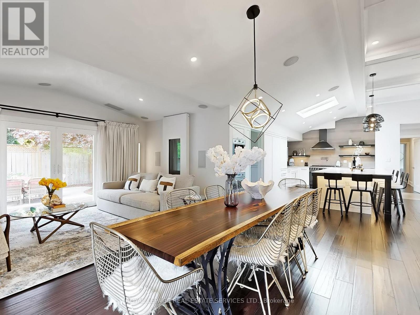 












1072 BOMORDA DRIVE

,
Oakville,




Ontario
L6H1Y2

