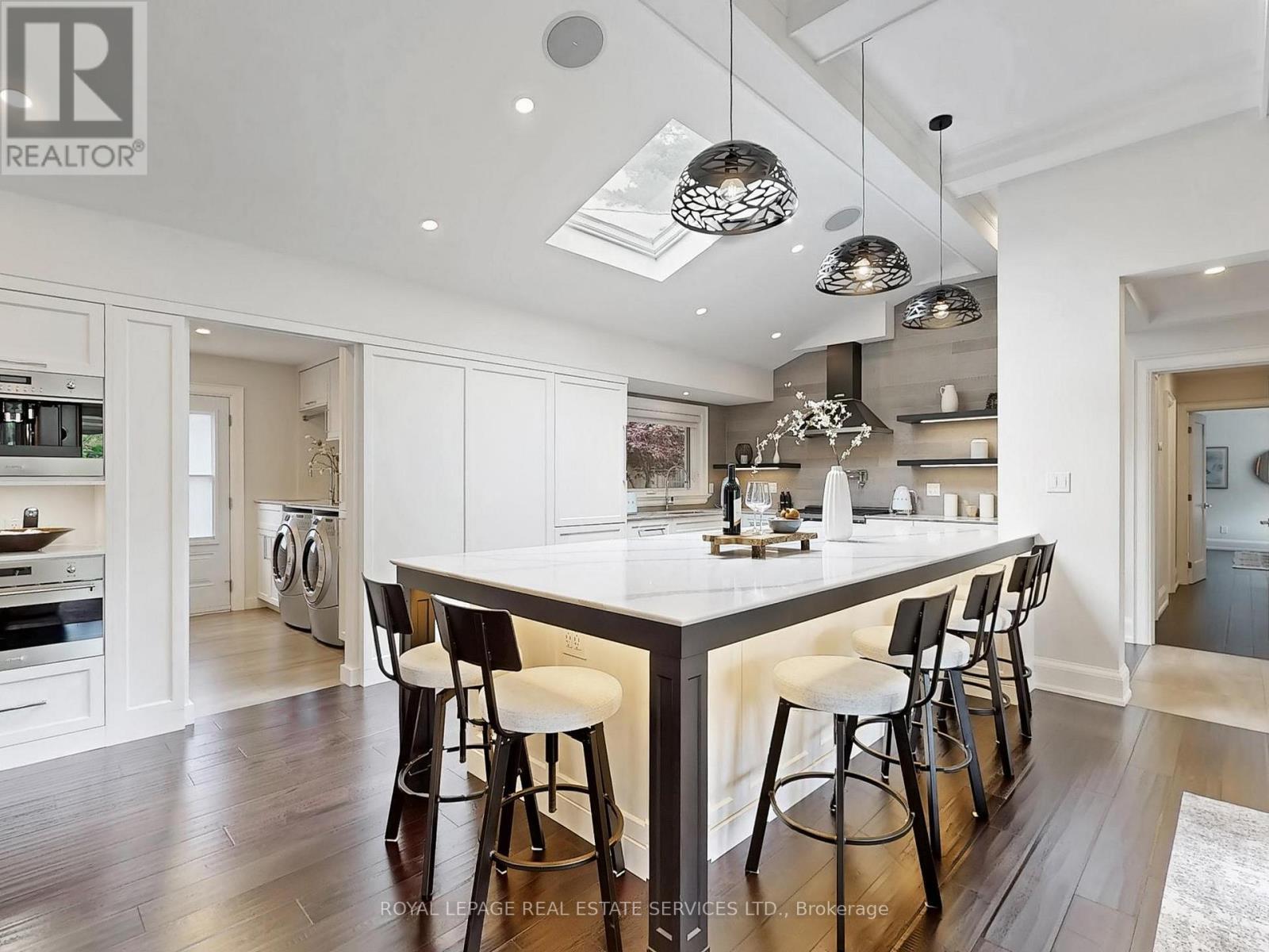 












1072 BOMORDA DRIVE

,
Oakville,




Ontario
L6H1Y2


