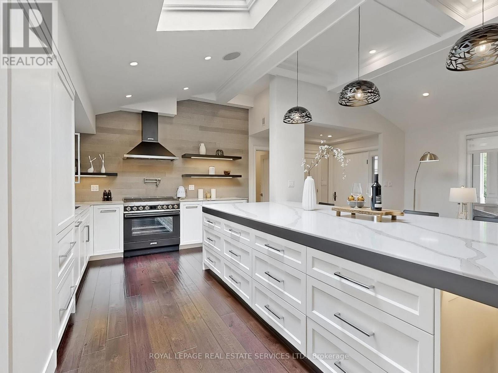 












1072 BOMORDA DRIVE

,
Oakville,




Ontario
L6H1Y2

