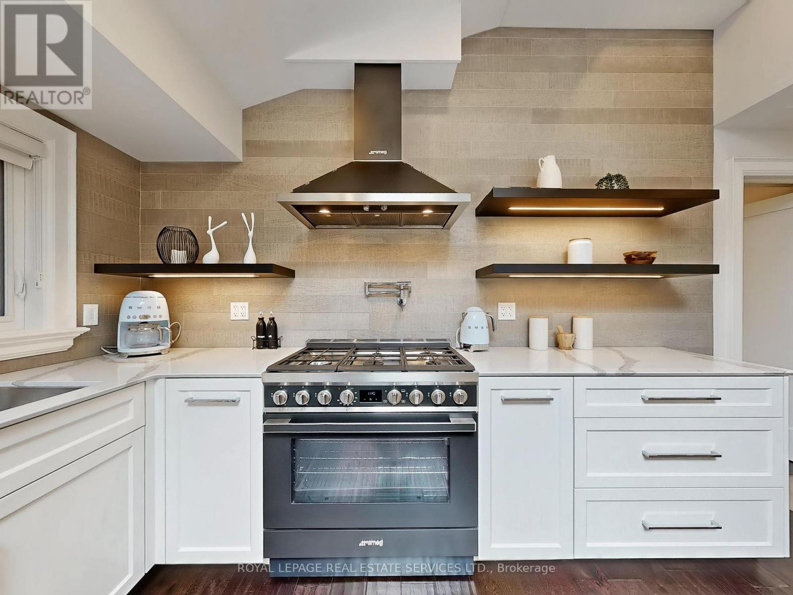 












1072 BOMORDA DRIVE

,
Oakville,




Ontario
L6H1Y2

